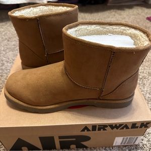 *NWT* Airwalk Cognac Women’s Boots Size 9.5